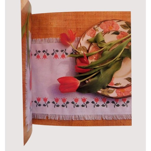 Easy to Cross Stitch by Gail Lawther 1991 Colorful Illustrations Hardback Jacket - Picture 8 of 9